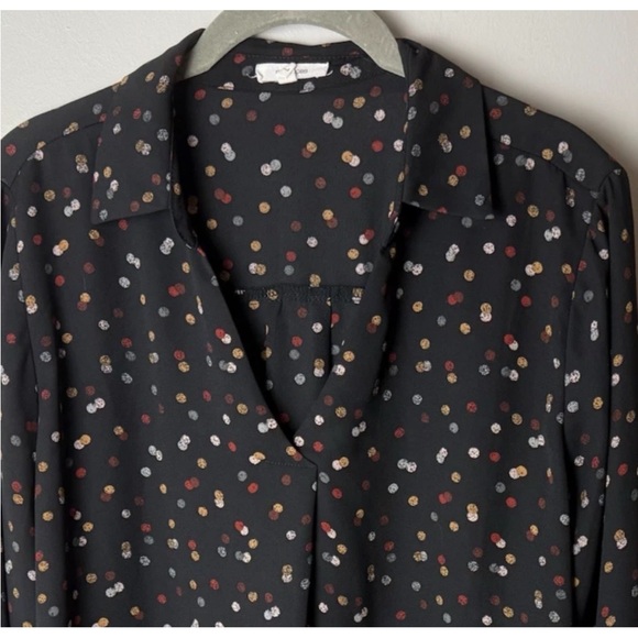 Maurices Blouse Size Large Top Shirt Long Sleeves V-Neck Black Multicolor Dots - Picture 3 of 6